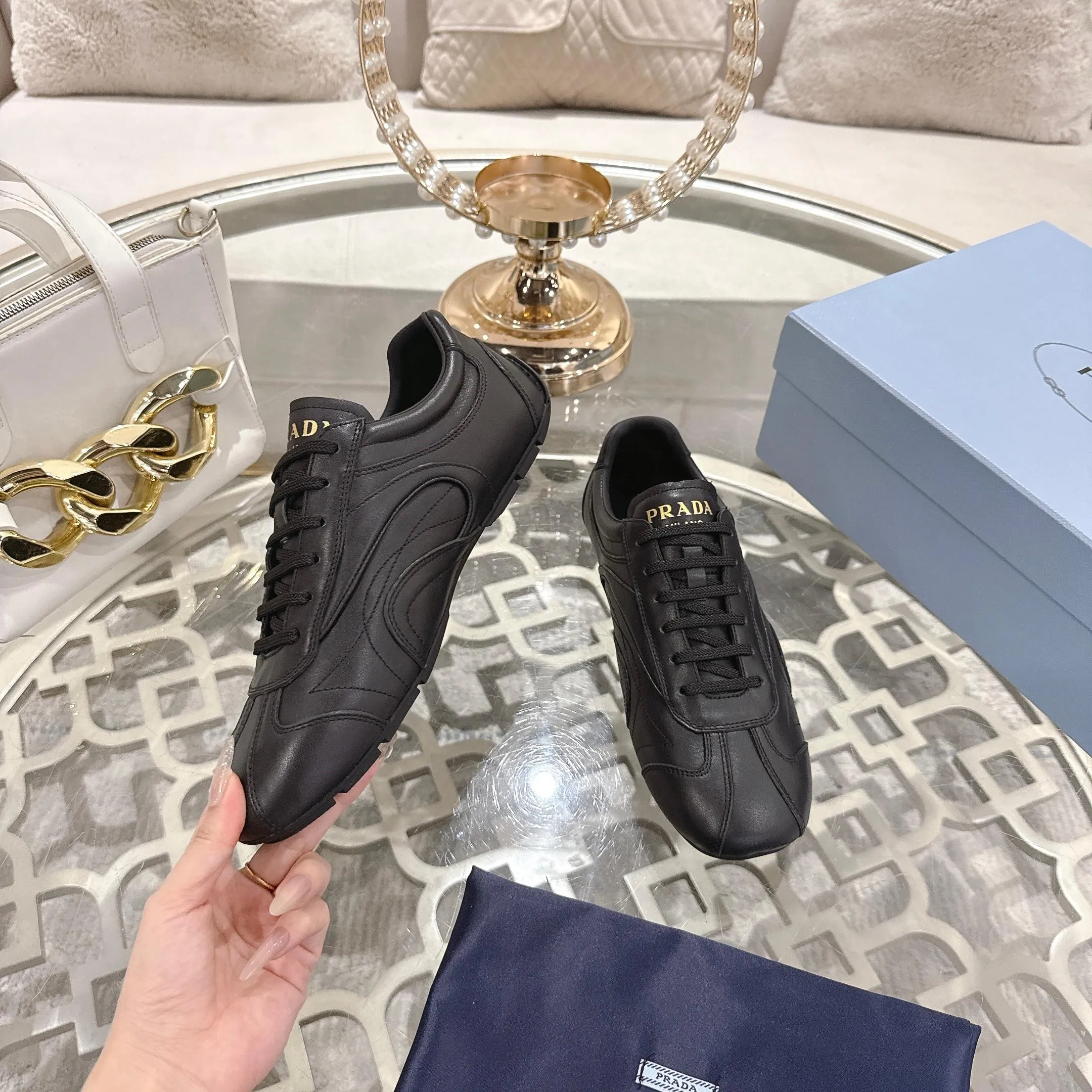 P600. PRADA for couples, casual shoes for couples, originally developed 1:1, made of imported cowhide, silk sheepskin lining, rubber outsole, comfortable and soft on the feet, size for women: 35 to 41. Male 38 to 45,